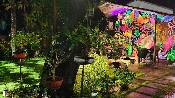 Garden Bar Restaurant: Cozy Dining in Goa
