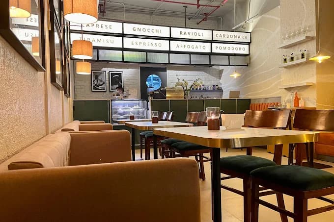 Café Amaretto, DLF Galleria